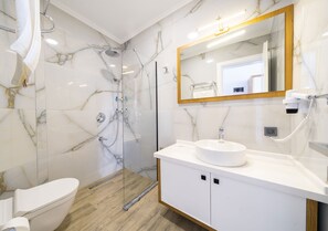 Superior Deluxe Room | Bathroom | Shower, designer toiletries, hair dryer, slippers - Kalkan Beach Park Hotel (Kas)