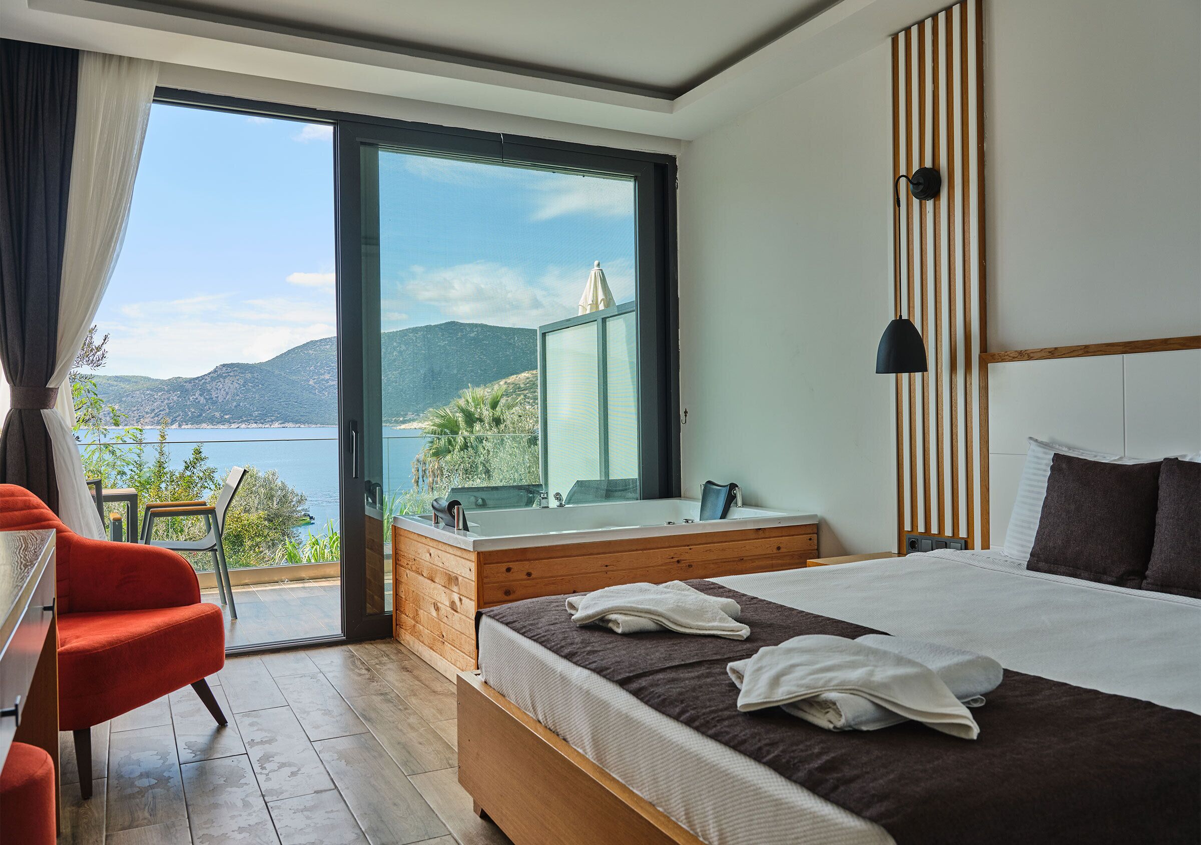Elite Room with Jacuzzi | Premium bedding, minibar, desk, laptop workspace