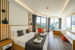 Superior Deluxe Room | Premium bedding, minibar, desk, laptop workspace