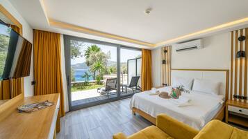 Garden Suite | Premium bedding, minibar, desk, laptop workspace