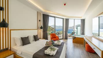 Superior Deluxe Room | Premium bedding, minibar, desk, laptop workspace