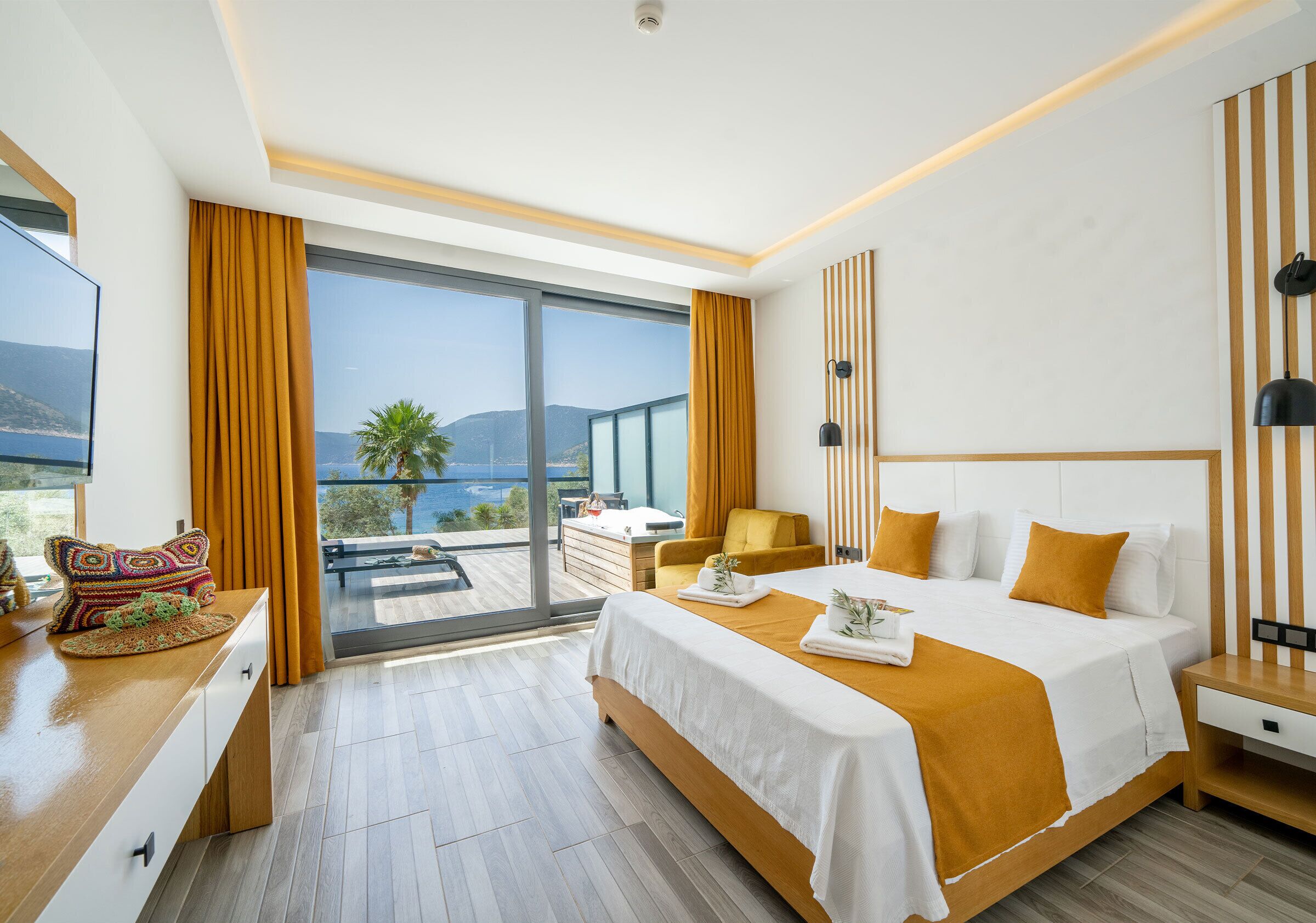 Elite Room with Jacuzzi | Premium bedding, minibar, desk, laptop workspace