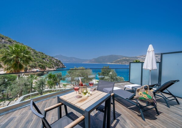 Superior Deluxe Room | Terraza o patio