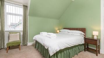 4 bedrooms, iron/ironing board, free WiFi, bed sheets