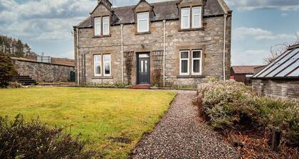Traditional Scottish family home comprising 4 large bedrooms
