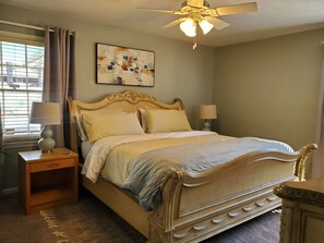 4 bedrooms, desk, iron/ironing board, free WiFi