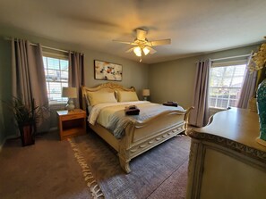 4 bedrooms, desk, iron/ironing board, free WiFi