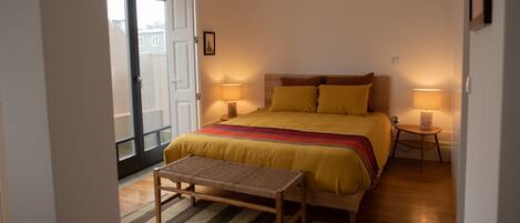 Ferros/tábuas de passar roupa, Wi-Fi de cortesia, roupa de cama