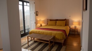 Iron/ironing board, free WiFi, bed sheets - Spacious Studio w/ Balcony & AC by LovelyStay (Porto)