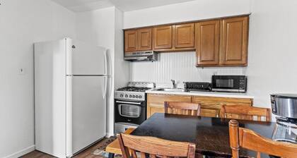2 Bedroom Apt with Deck 1.5 Blocks from ocean unit 4
