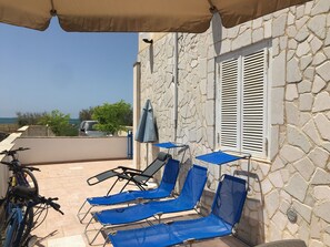 Property grounds - Seaside villa with lake view (Puglia)