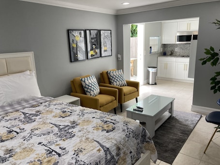 1 bedroom, iron/ironing board, free WiFi, bed sheets. Cottage totally private detached 1 queen bed private patio