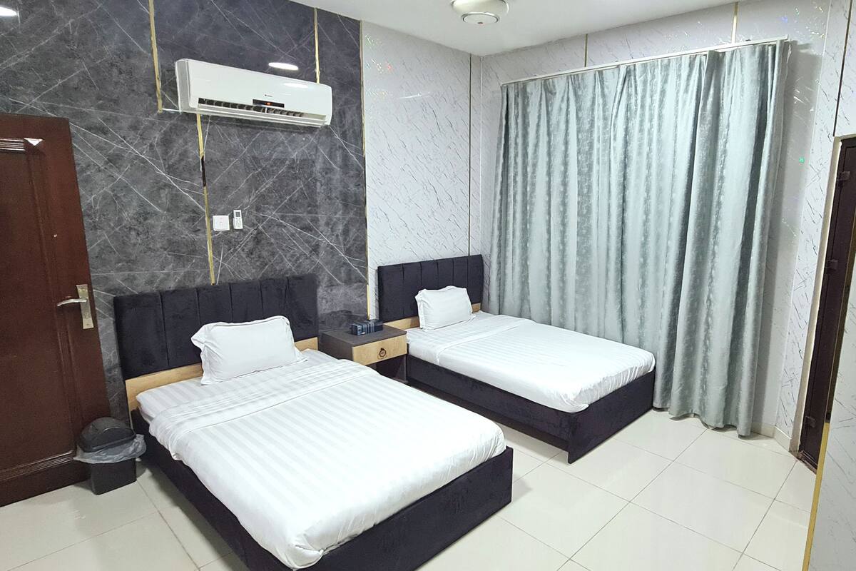 Economy Single Room | Egyptian cotton sheets, premium bedding, down comforters, pillowtop beds