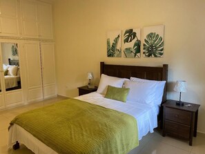 2 bedrooms, in-room safe, desk, iron/ironing board