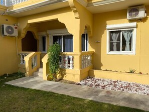 Exterior detail - Lovely 2 Bedroom Apartment in Quiet Neighborhood! (Sint Maarten)