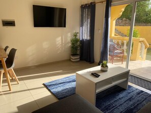 Smart TV - Lovely 2 Bedroom Apartment in Quiet Neighborhood! (Sint Maarten)