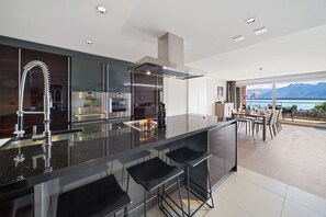 Panoramic Apartment | Private kitchen | Toaster, cookware/dishes/utensils, dining tables
