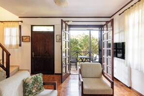 Smart TV, fireplace, books - Beachfront Vintage Villa Kallikratis (KALLIKRATEIA CHALKIDIKI)