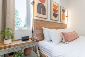 5 bedrooms, desk, iron/ironing board, free WiFi