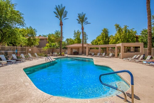 New listing! 2 Bedroom condo with split floor plan!