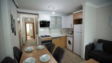 2 kamar tidur, setrika/meja setrika, dan Wi-Fi gratis