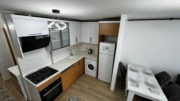 Rumah Klasik | Dapur pribadi | Lemari es, oven, kompor, dan mesin pencuci piring