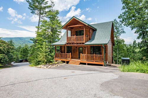 Luxury Mountain Escape: Hot Tub, Pool Table, Pool,  Mountain Views - Near Town