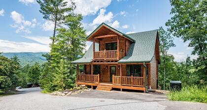 Luxury Mountain Escape: Hot Tub, Pool Table, Pool, Mountain Views - Near Town