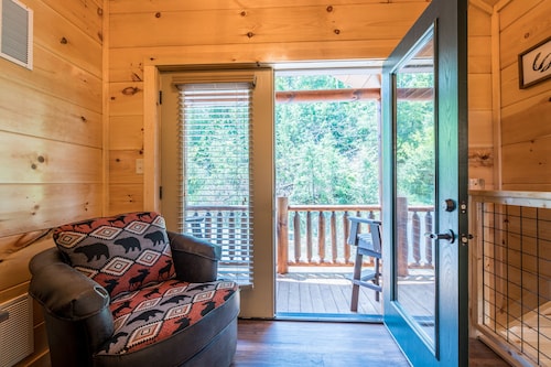 Luxury Mountain Escape: Hot Tub, Pool Table, Pool,  Mountain Views - Near Town