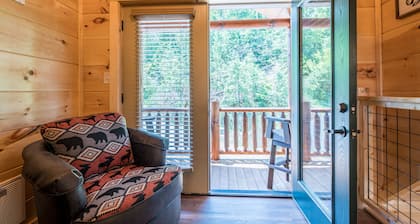 Luxury Mountain Escape: Hot Tub, Pool Table, Pool, Mountain Views - Near Town