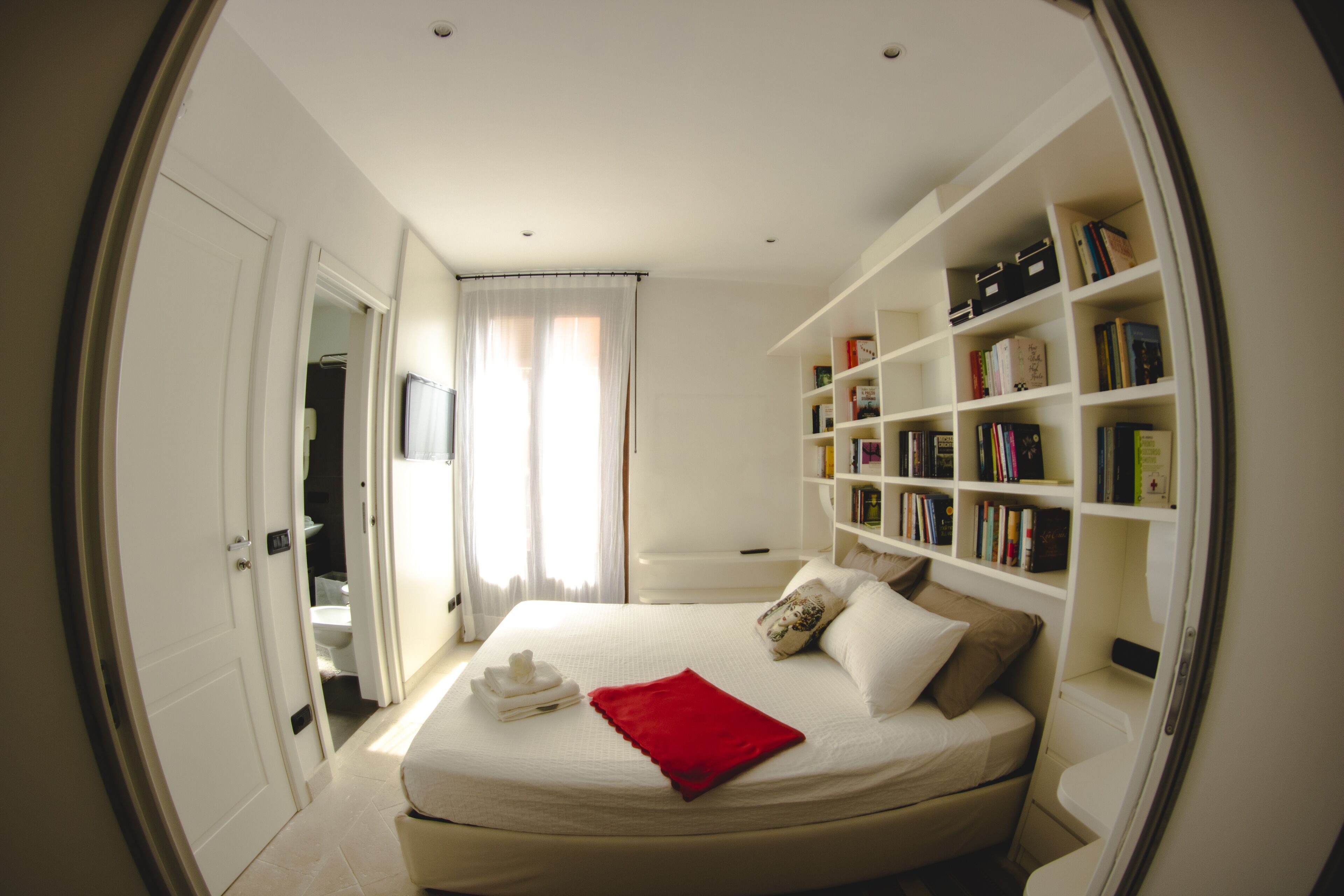 2 bedrooms, iron/ironing board, WiFi