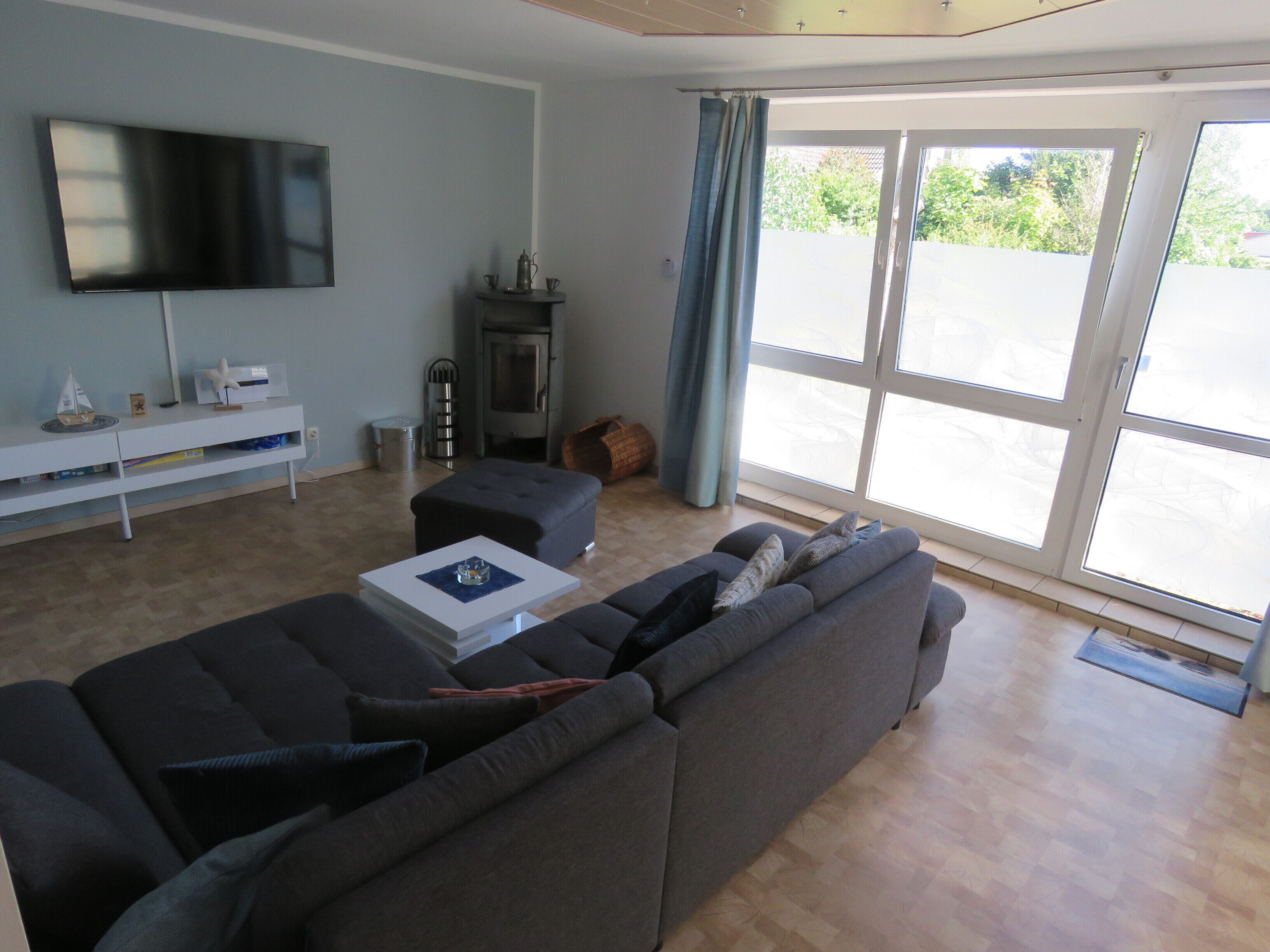 Smart-TV, Kamin, Stereoanlage