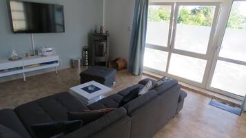 Smart-TV, Kamin, Stereoanlage