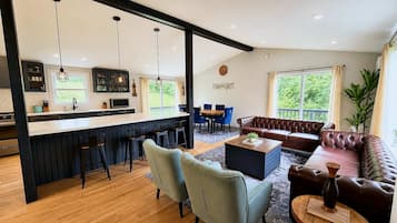 TV, fireplace, offices