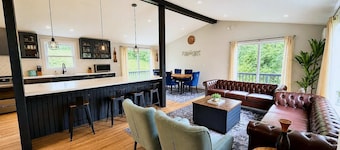 Finger Lakes ~ Firepit, Spacious, Wine Country