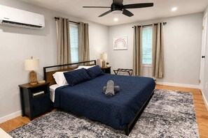4 habitaciones, tabla de planchar con plancha, cuna de viaje y wifi 