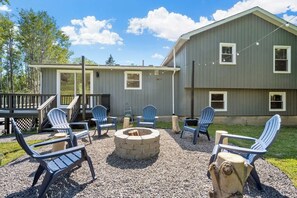 A house with a deck, outdoor seating, and a fire pit. - Finger Lakes ~ Firepit, Spacious, Wine Country (Skaneateles)