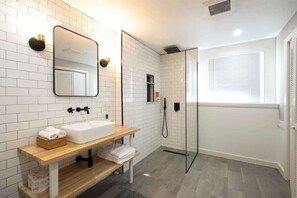 Douche, sèche-cheveux