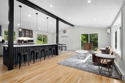 Finger Lakes ~ Firepit, Pet Friendly, Wine Country, Game Room ~ Skaneateles Lake