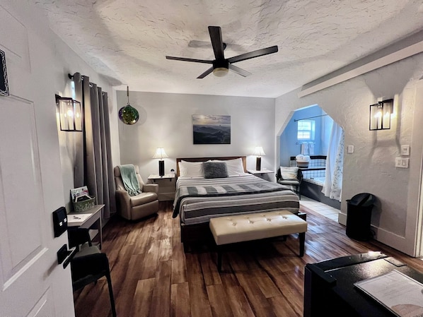 1 chambre, bureau, fer et planche à repasser, accès au Wi-Fi (inclus)