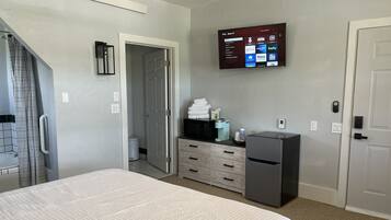 1 bedroom, desk, iron/ironing board, free WiFi