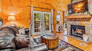 Smart TV, fireplace, stereo - Couples Retreat | In-Bedroom Jacuzzi, Fireplace & Private Deck · Near Helen GA (Sautee Nacoochee)