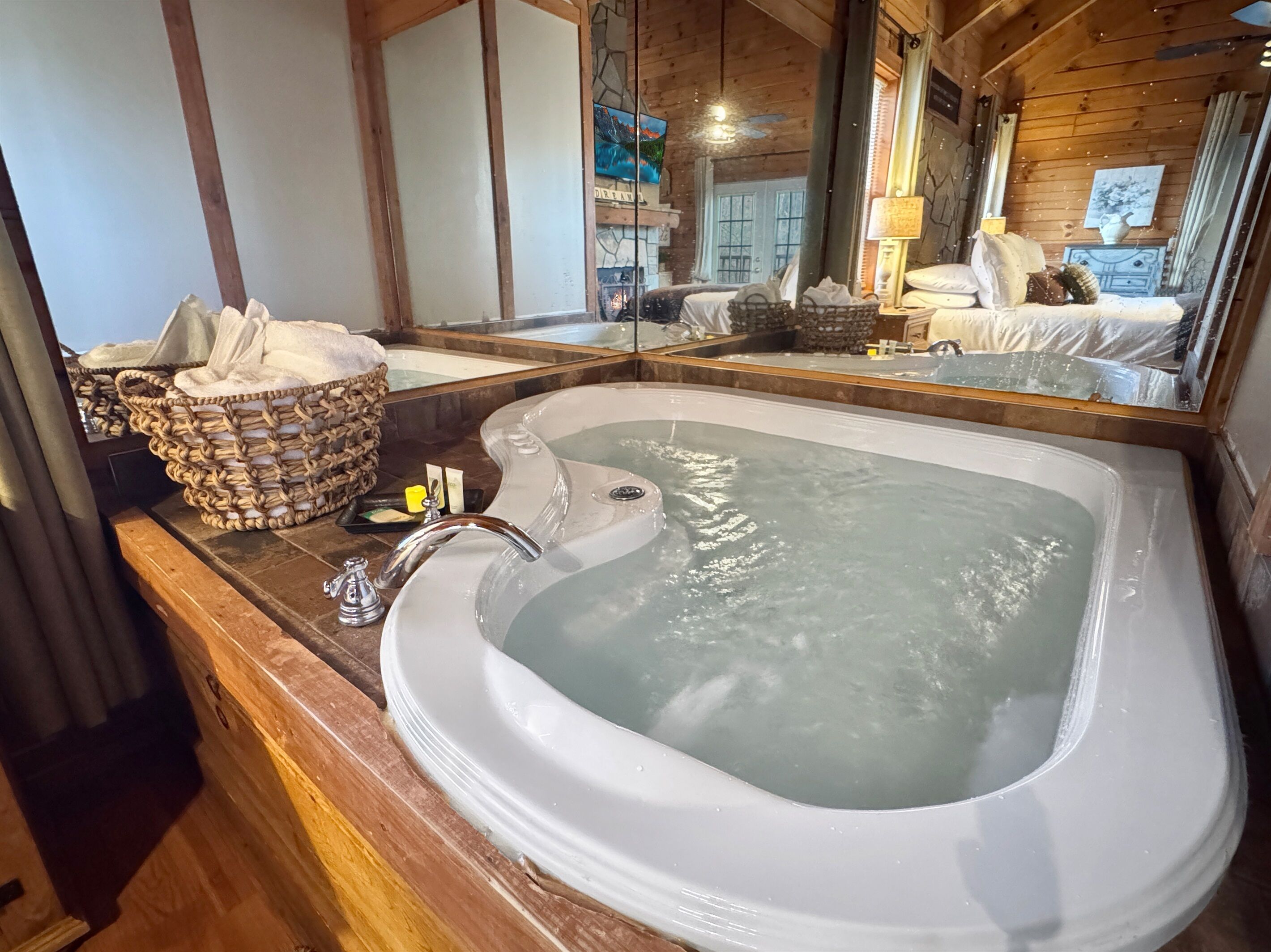 Dusch, hårtork, handdukar och tvål