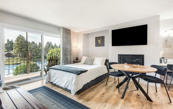 1 bedroom, iron/ironing board, free WiFi, bed sheets - Steps to the Deschutes, 10 Minute walk to Downtown (Bend)