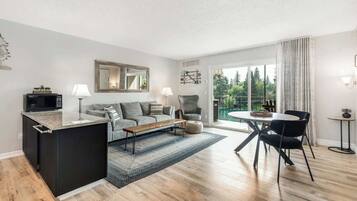 TV, fireplace, offices