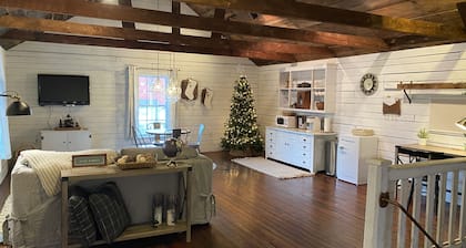 Loft two story with first floor workout room, WIFI, complete cottage to yourself