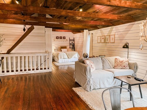 Loft two story with first floor workout room, WIFI, complete cottage to yourself