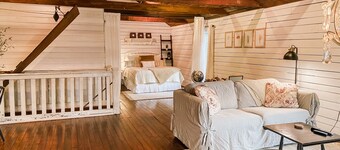 Loft two story with first floor workout room, WIFI, complete cottage to yourself