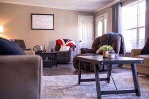 智能电视、DVD 播放器、影片库