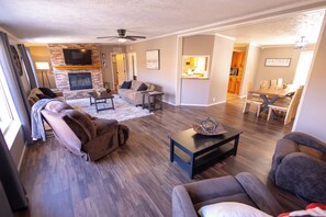 智能电视、DVD 播放器、影片库